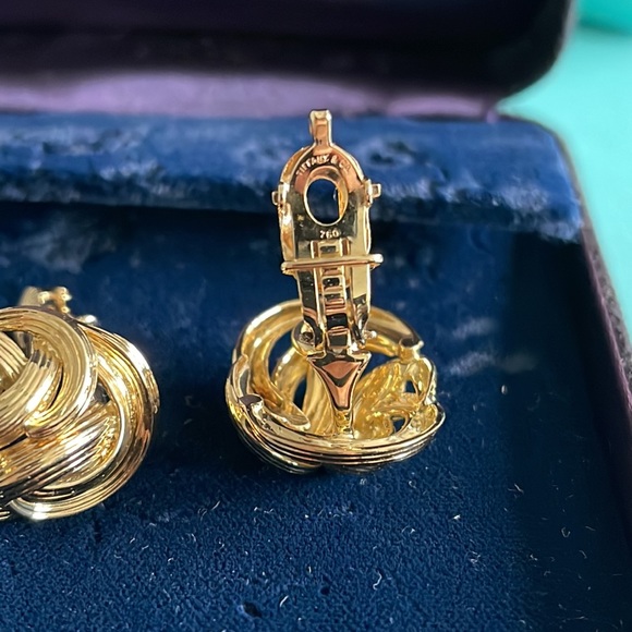 Tiffany & Co 18 Knot Clip Earrings - Picture 13 of 16